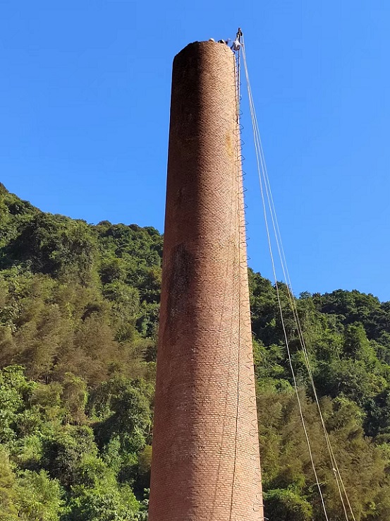 煙囪拆除公司:實(shí)現(xiàn)綠色,環(huán)保施工的先行者